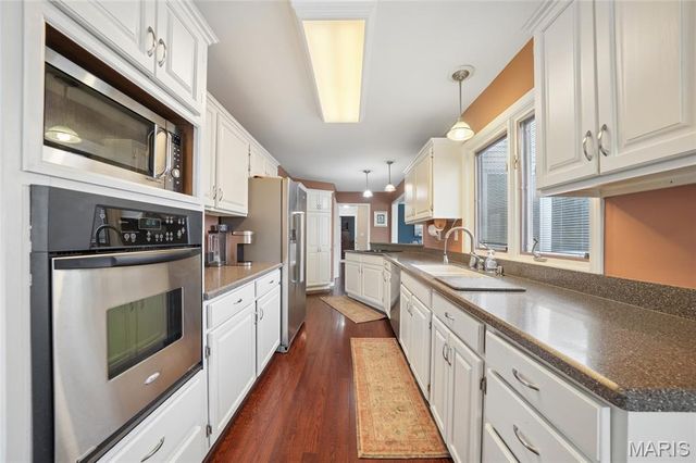 713 Village Wood Court, Ballwin, MO 63021