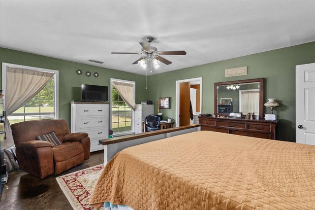 8550 New Hope Rd, Gilmer, TX 75645