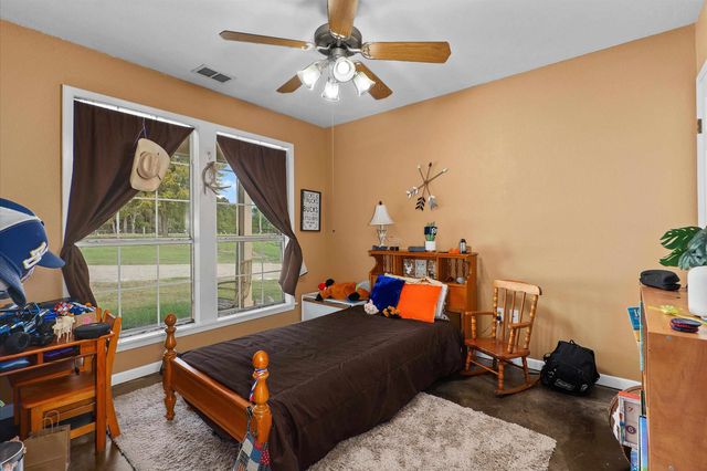 8550 New Hope Rd, Gilmer, TX 75645