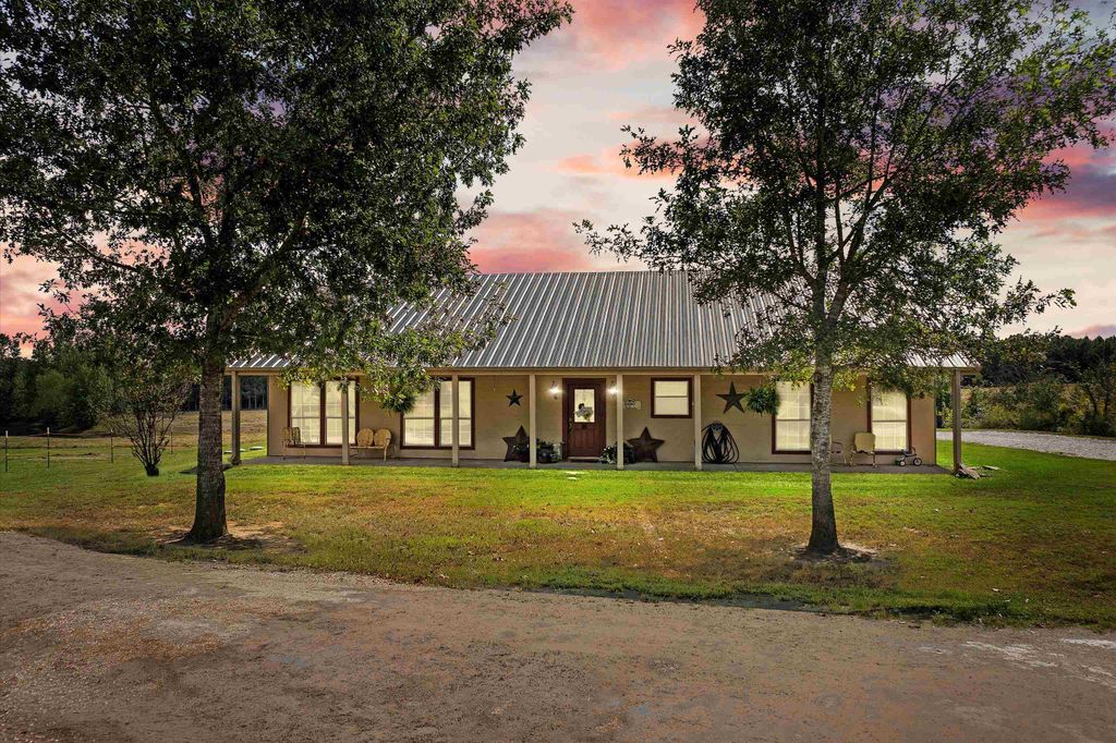 8550 New Hope Rd, Gilmer, TX 75645