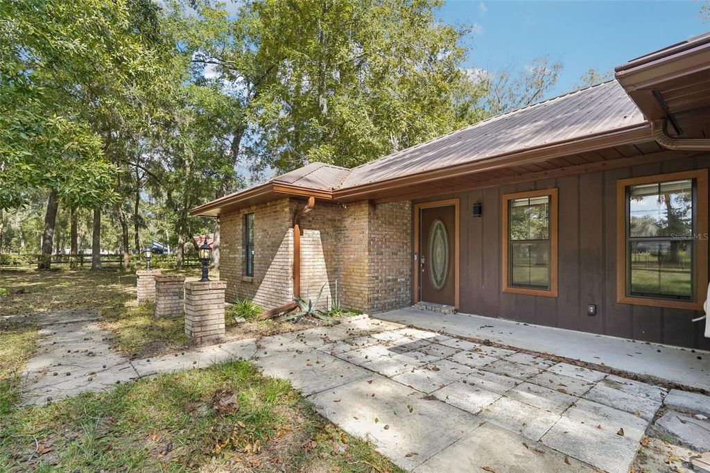 Image 3 of property listing at 5045 NE 132ND PLACE, Anthony, FL 32617