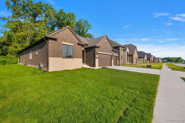 50798 Mistwood Drive, Macomb, MI 48042