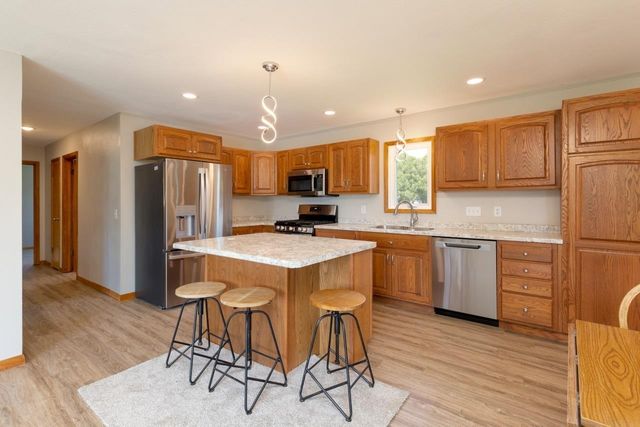 806 Gray, Aplington, IA 50604