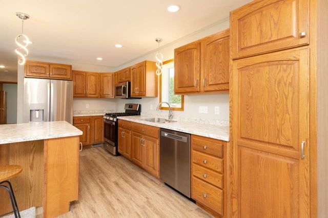 806 Gray, Aplington, IA 50604