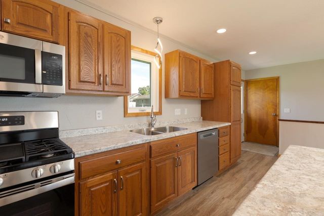 806 Gray, Aplington, IA 50604