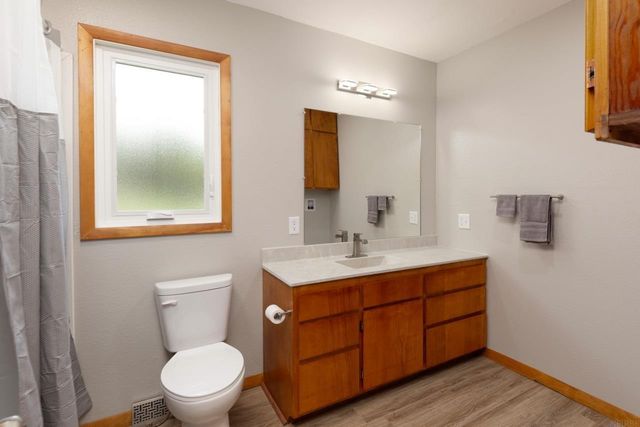 806 Gray, Aplington, IA 50604