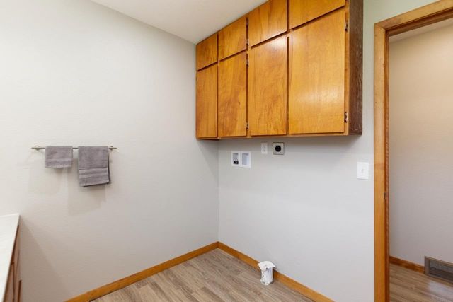 806 Gray, Aplington, IA 50604