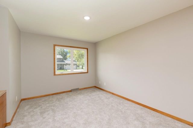 806 Gray, Aplington, IA 50604