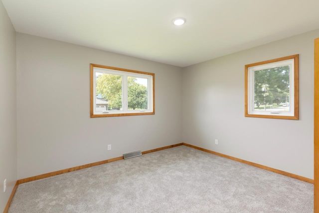 806 Gray, Aplington, IA 50604