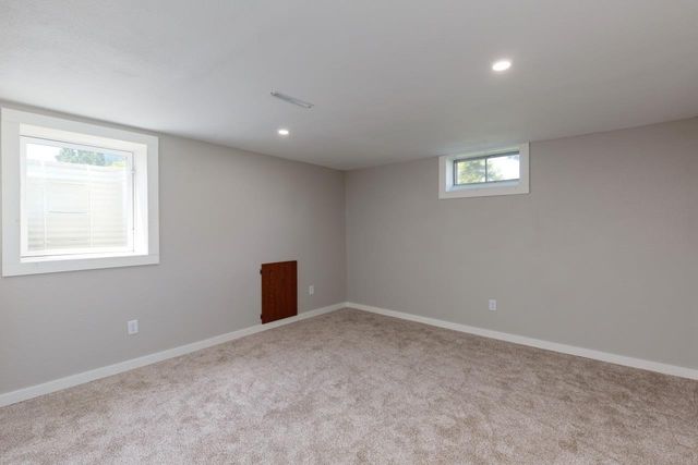806 Gray, Aplington, IA 50604