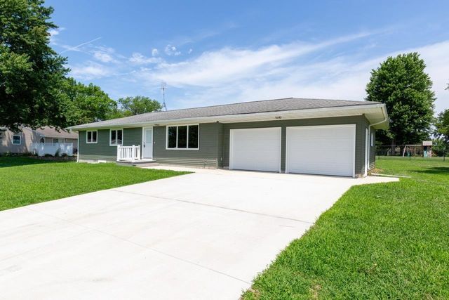 806 Gray, Aplington, IA 50604