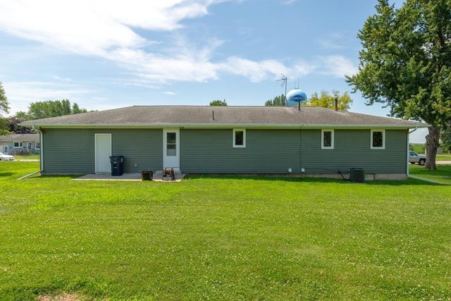 806 Gray, Aplington, IA 50604