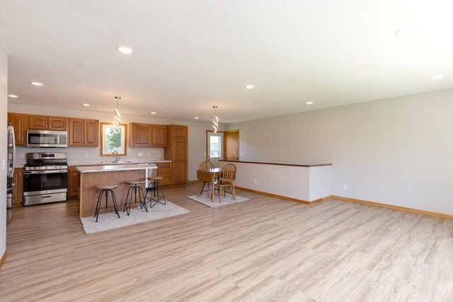 806 Gray, Aplington, IA 50604