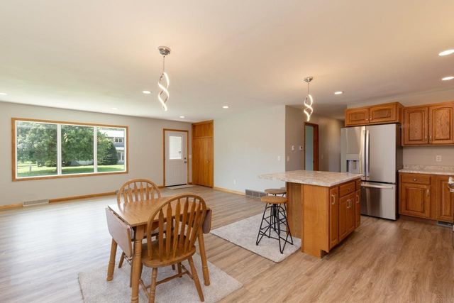 806 Gray, Aplington, IA 50604
