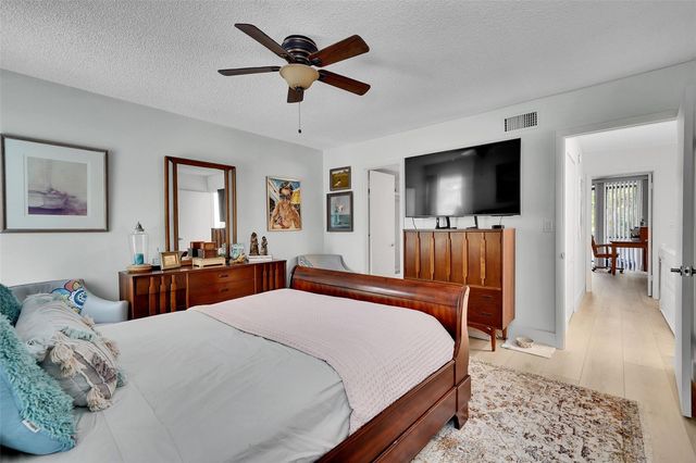 670 Kensington Place 5B, Wilton Manors, FL 33305