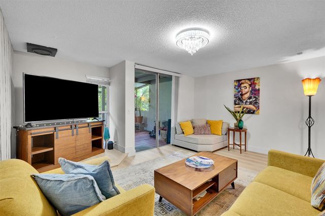 670 Kensington Place 5B, Wilton Manors, FL 33305