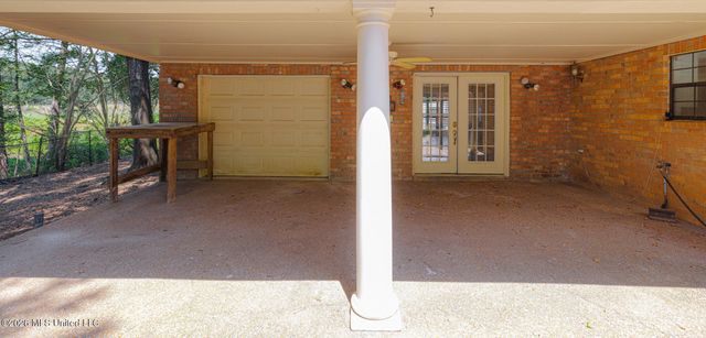 6313 Cedarwood Drive, Jackson, MS 39213