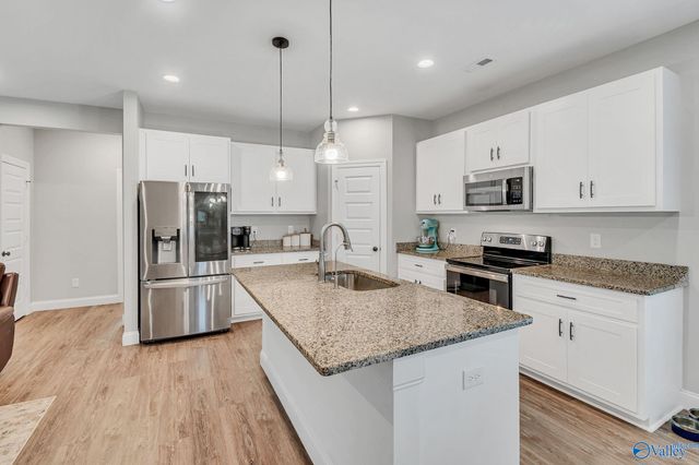 1038 Highgrove Heights NW, Harvest, AL 35749