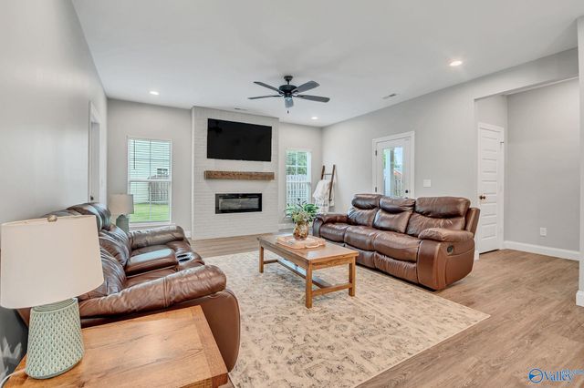 1038 Highgrove Heights NW, Harvest, AL 35749