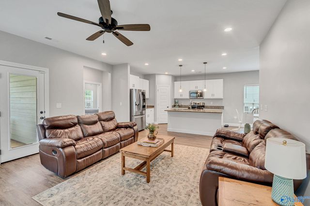 1038 Highgrove Heights NW, Harvest, AL 35749