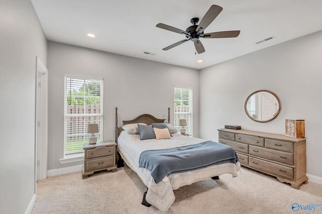 1038 Highgrove Heights NW, Harvest, AL 35749