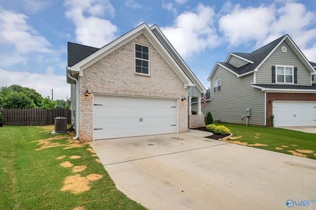 1038 Highgrove Heights NW, Harvest, AL 35749