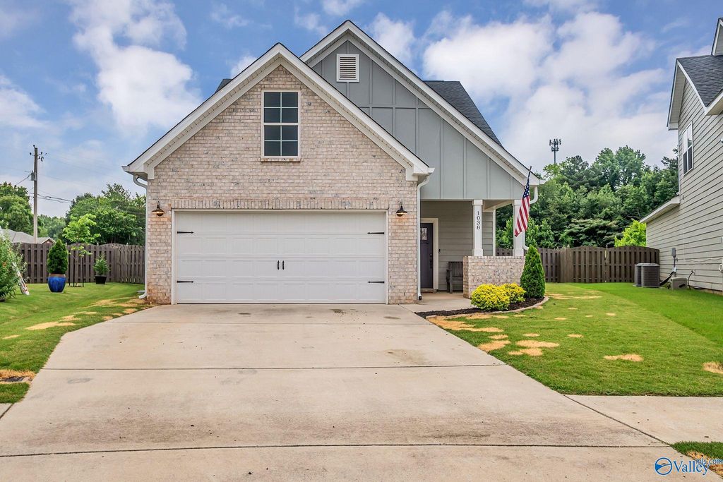 1038 Highgrove Heights NW, Harvest, AL 35749