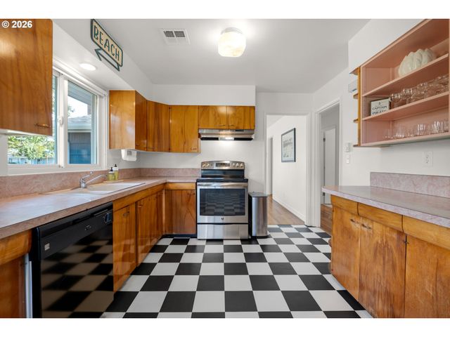 1210 S COLUMBIA St, Seaside, OR 97138