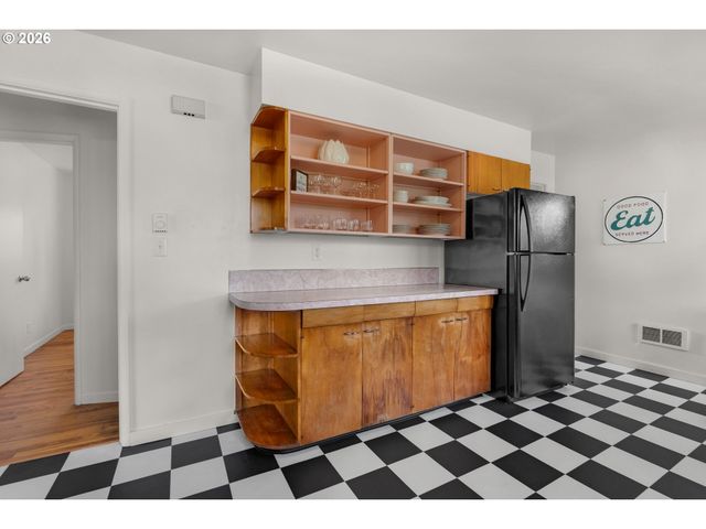 1210 S COLUMBIA St, Seaside, OR 97138