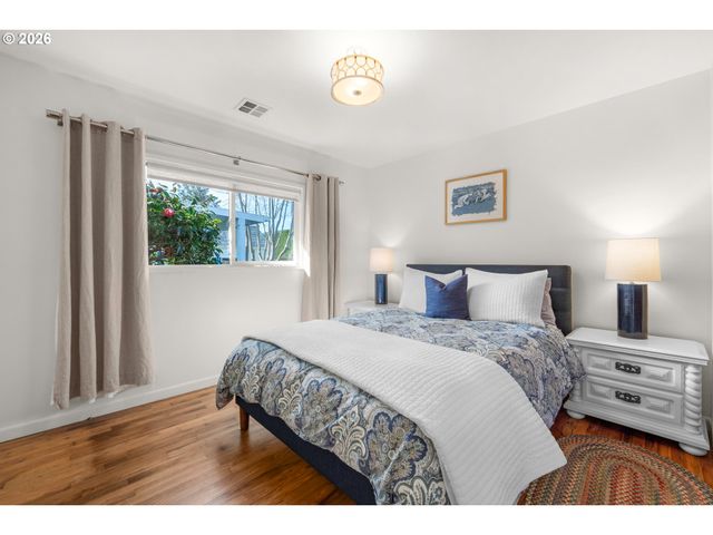 1210 S COLUMBIA St, Seaside, OR 97138