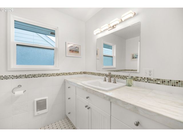 1210 S COLUMBIA St, Seaside, OR 97138