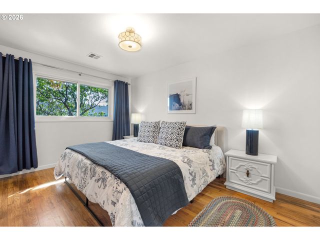 1210 S COLUMBIA St, Seaside, OR 97138