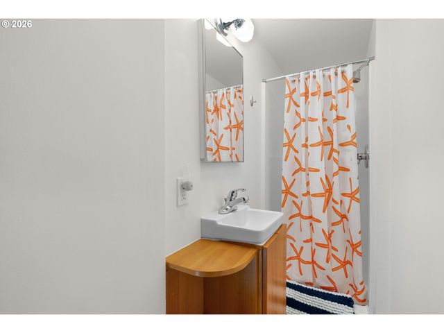 1210 S COLUMBIA St, Seaside, OR 97138