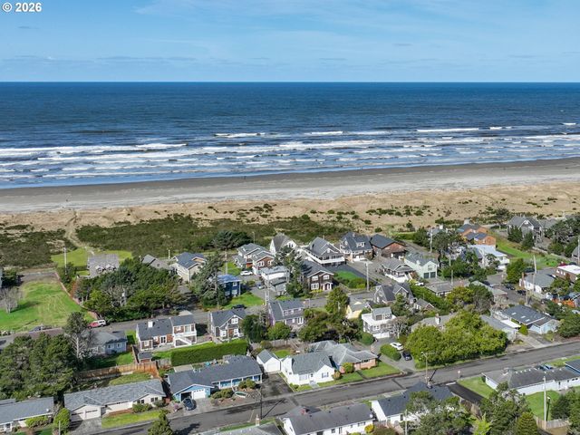 1210 S COLUMBIA St, Seaside, OR 97138