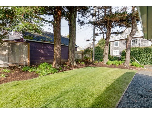1210 S COLUMBIA St, Seaside, OR 97138