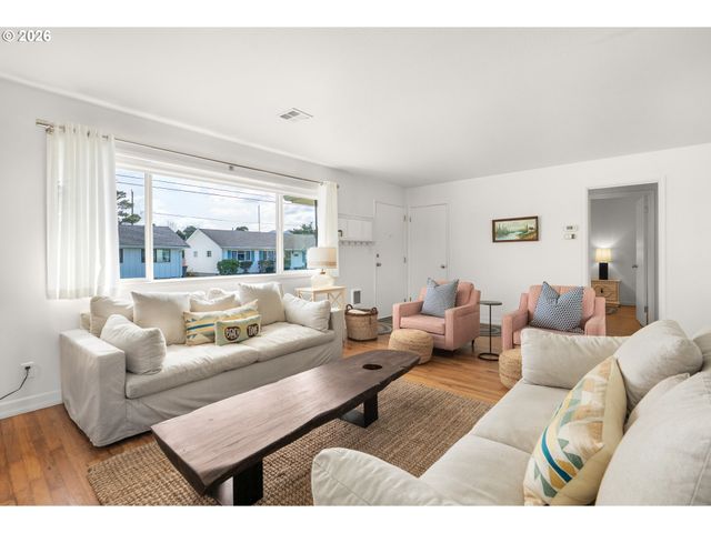 1210 S COLUMBIA St, Seaside, OR 97138