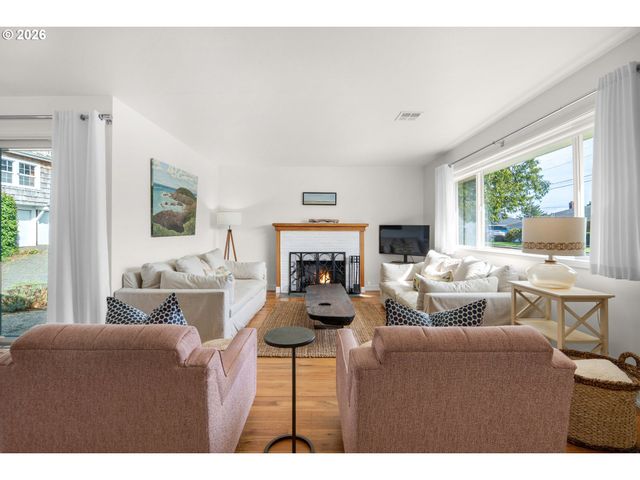 1210 S COLUMBIA St, Seaside, OR 97138