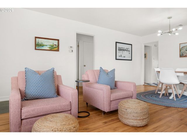 1210 S COLUMBIA St, Seaside, OR 97138