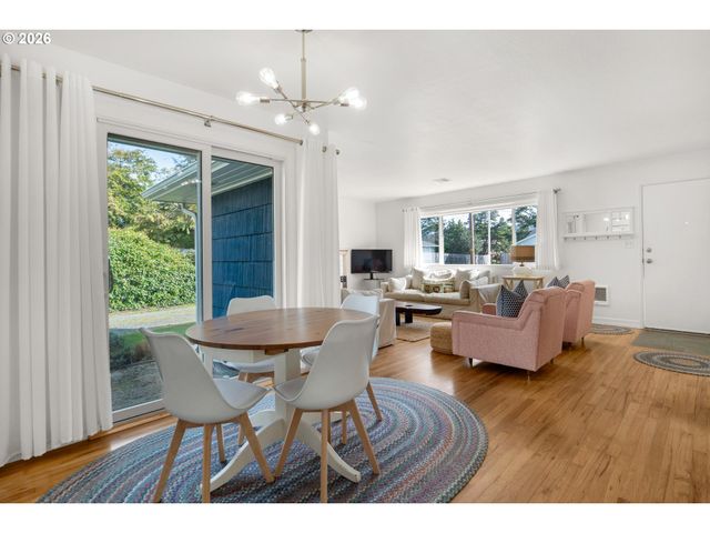 1210 S COLUMBIA St, Seaside, OR 97138