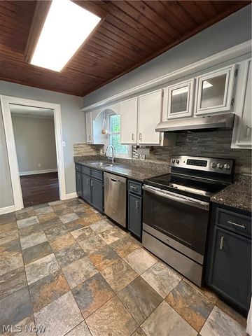 2337 Schubert Street, Cuyahoga Falls, OH 44221