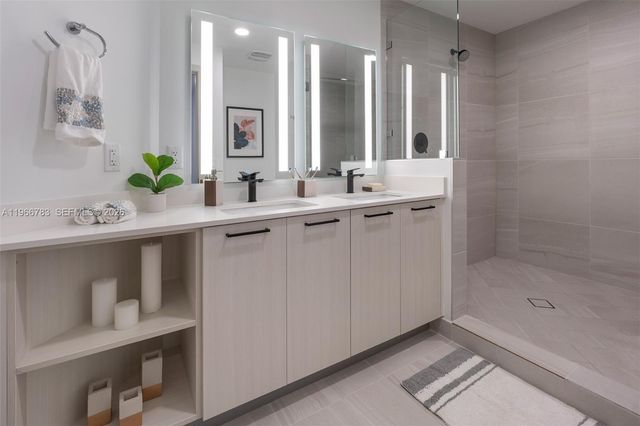 221 SW 12th St PH7, Miami, FL 33130