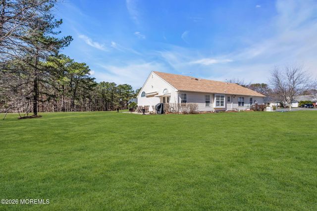 18 Rosewood Court, Lakewood, NJ 08701