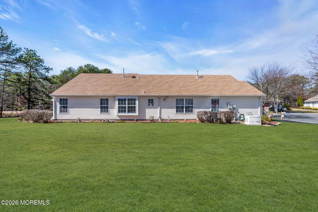 18 Rosewood Court, Lakewood, NJ 08701