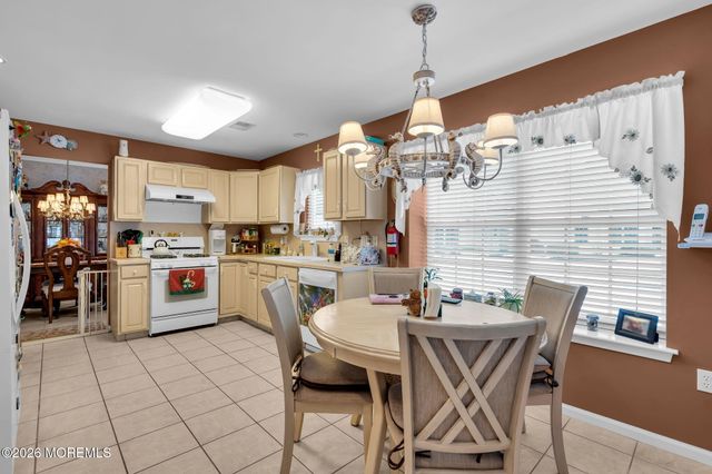 18 Rosewood Court, Lakewood, NJ 08701