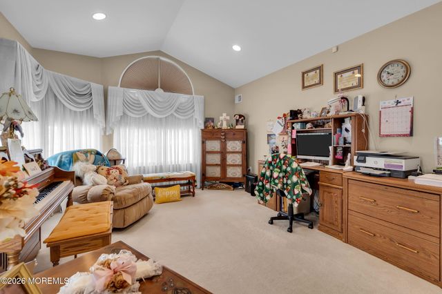 18 Rosewood Court, Lakewood, NJ 08701