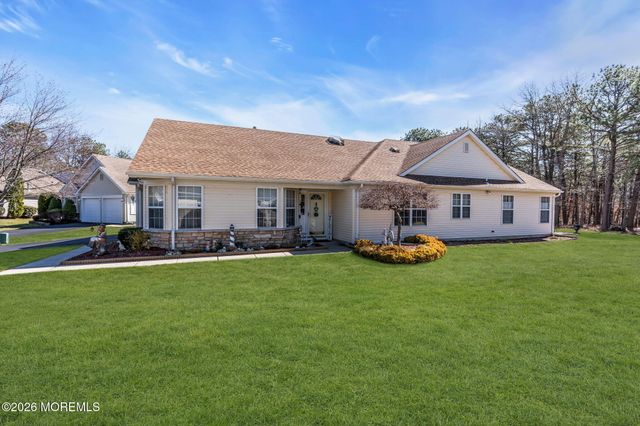 18 Rosewood Court, Lakewood, NJ 08701