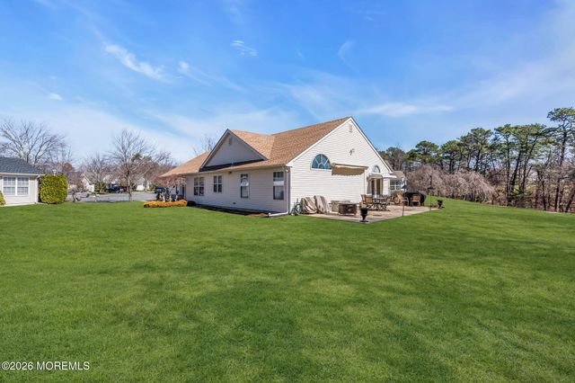 18 Rosewood Court, Lakewood, NJ 08701
