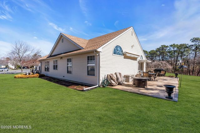 18 Rosewood Court, Lakewood, NJ 08701