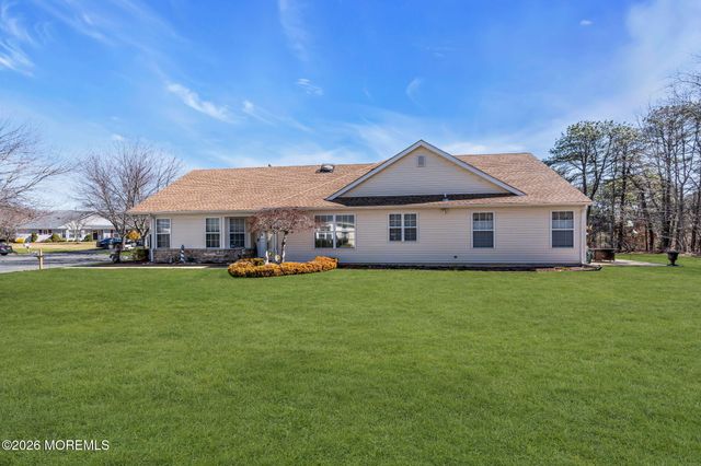 18 Rosewood Court, Lakewood, NJ 08701