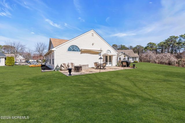 18 Rosewood Court, Lakewood, NJ 08701